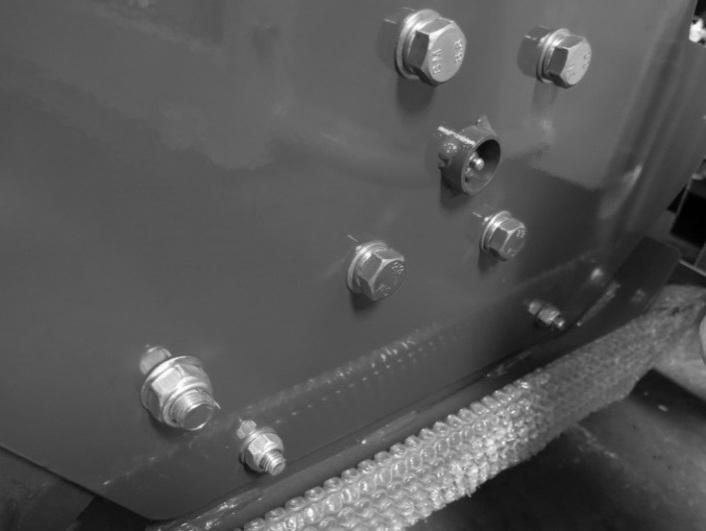 Finally, tighten all the bolts. A B Picture of a correctly adjusted roller, and an incorrectly adjusted roller. The skids are mounted in oval holes, which enables them to also be raised or lowered.