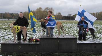 Sponsorn Lars Wicander hade bjudit in till detta lopp. Det var bra sprinters som fick möta hundar, som även springer medeldistans.