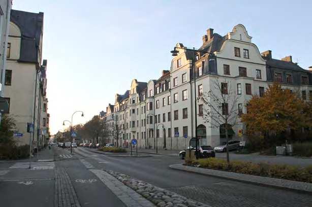 rutnätskvarter. Det romantiska förhållningssättet till naturen och historien återspeglas i bebyggelsens utformning.