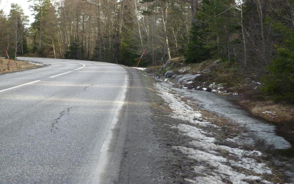 Figur 13: Förslag på åtgärder Förstärkning av stödremsor Borttagning av berg i ytterkurva alternativt skyddas