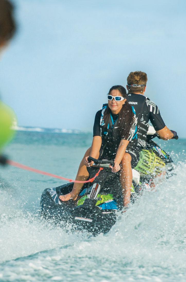 Det höga dragfästet underlättar för wakeboard- och skateboardåkare att hoppa och få luft, medan observatörshandtagen ger