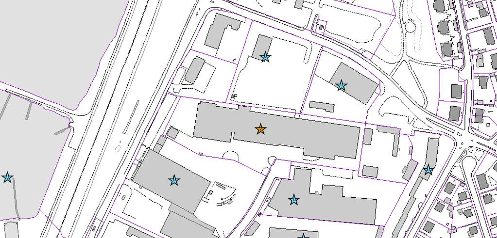 3 (8) Bild 3 Potentiellt förorenade områden - Geosecma Geoteknik Vad gäller goteknik har geotekniska undersökningar gjorts på vissa fastigheter. Dessa har utförts inför byggnation av byggnader.