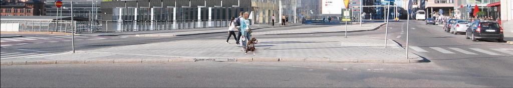 En tydlig målsättning har varit att göra fasaden mot Kungsbron öppen och inbjudande. Lokalen mot Kungsbron, där infrastrukturportalen finns på motstående vägg, utförs i ljust trämaterial.