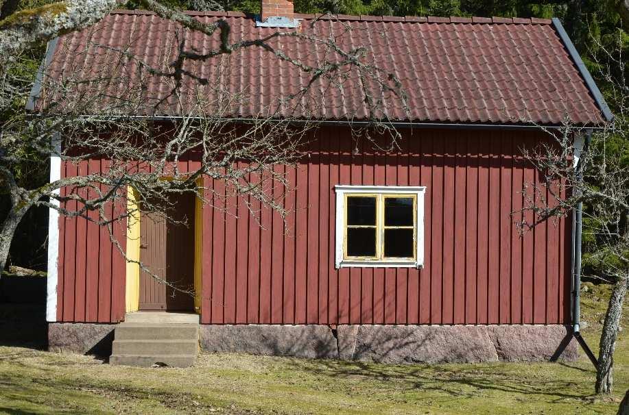 Brygghus Byggnad uppförd i trä under tak med betongpannor,