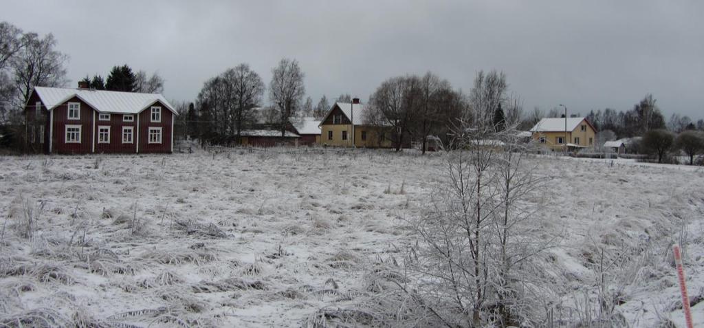 Dessa byggnader har klassificerats med klass 2A vilka får områdesbestämmelse sk (område som är viktigt med tanke på stads- eller bybilden) på detaljplanen, se bild 15 Inom planen och närmaste