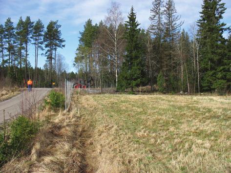 Figur 3. Vy över den NÖ delen av område 3c, där schakten grävdes. Foto fr NÖ J. Ählström. Det grävdes två schakt inom ett 10x10 meter stort område i den oplöjda åkern.