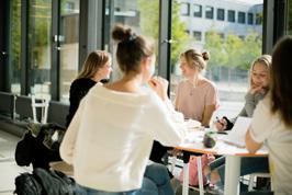 Med två universitet i staden blir studentlivet mycket levande och 35 000 av Uppsalas 200 000 invånare är studenter. Att få bostad här kräver en viss driftighet, men är på inget sätt omöjligt.