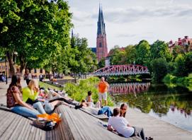Uppsala har ett mysigt sammanhållet centrum. Det finns många caféer, butiker, ett konserthus och en snart nybyggd bandyarena. Det är lätt att cykla eller promenera genom staden.