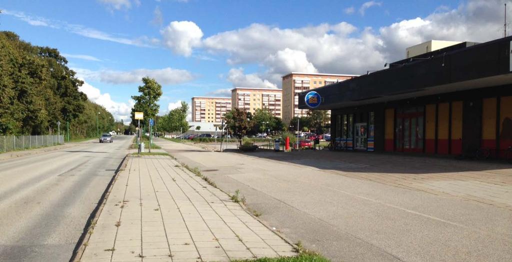 Gator och trafik Dalbyvägen passerar centrum i Arlöv och kan bland annat genom i denna detaljplan föreslagna överlappande torgyta få en ny gestaltning som bidrar till lägre hastigheter.