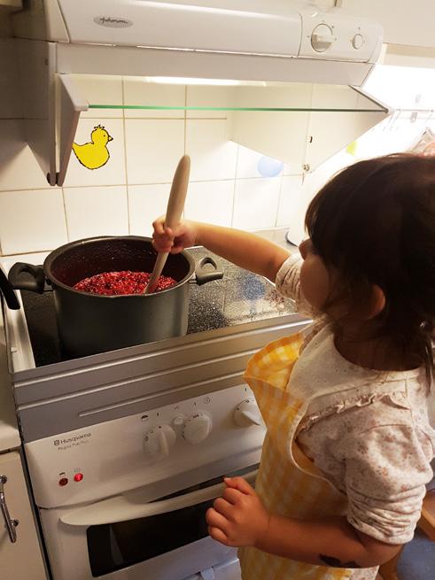 De blir glada både för att de får möjlighet att ge sitt barn något men också väldigt tagna av att det finns både barn och vuxna här i Gävle som tänker på de som inte har det så lätt ekonomiskt.