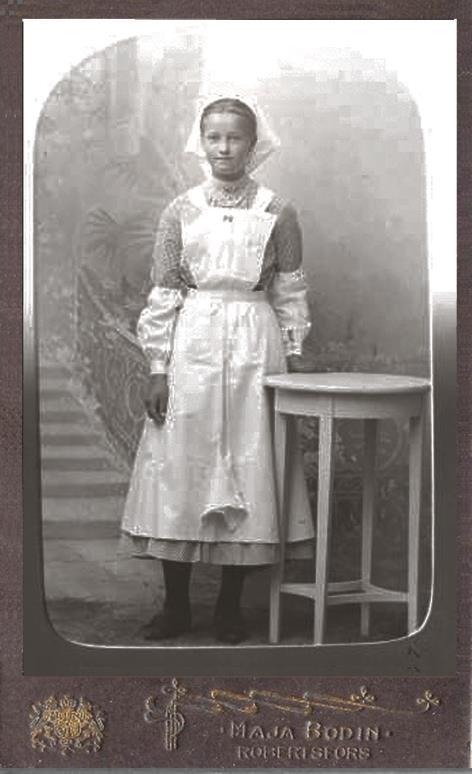 Hon var bosatt hos honom i Robertsfors 1906 1914 och i Nordingrå från 1914.