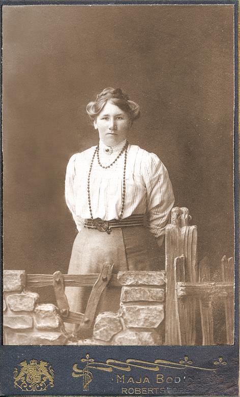 Ca 1913 1917 Eva Johanna Hanna So derlund (1884-1915) f i Istermyrliden, Skellefteå och dog på samma ställe av lungsot.