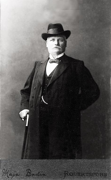 Lundqvist (1856-1931) f i Bjurholm, g 1883 och d i Bygdeå.