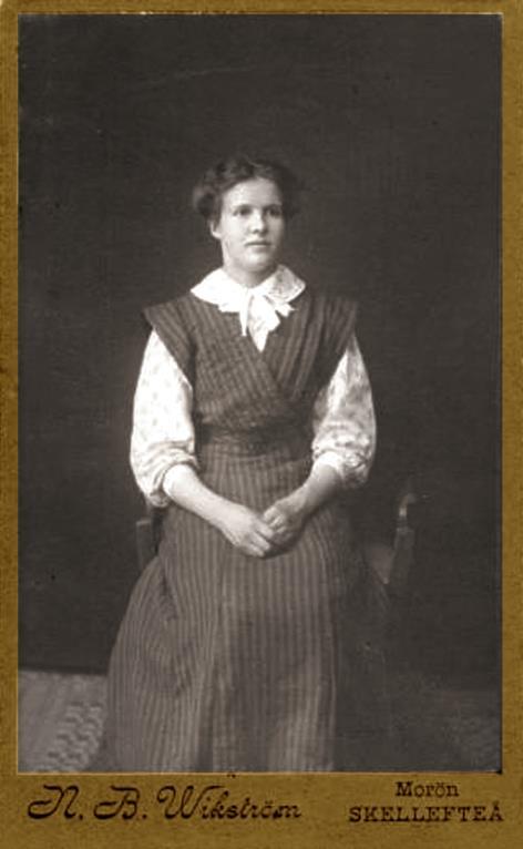Han gifte sig 1887-12-04 med Anna Karolina Löfkvist (1862-1938) f i