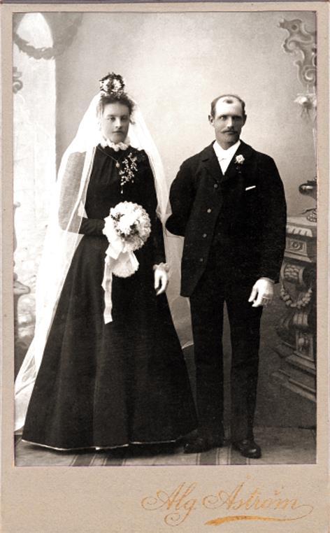 gifte sig 1898 med Nils Gustaf Gustafsson (1858-1926) f i Heden, Öjebyn och d i Äbyn, Byske