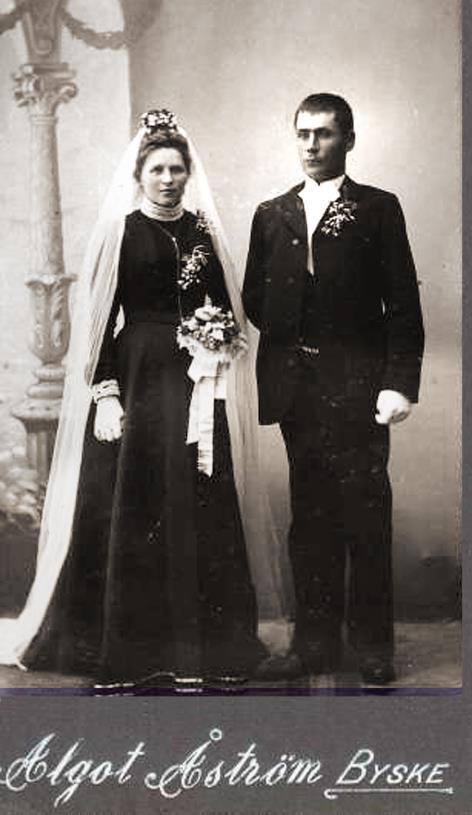 Adriana Sundqvist (1886-1915) f i Byske och d i i Lundbäck, Byske gifte sig 1903 med Johan Karlsten