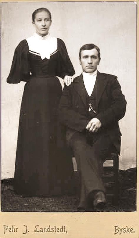gifte sig 1896 med Isak Lundström (1871-1961) f i Svensbyn och d i Piteå lf (källa Porträtt i
