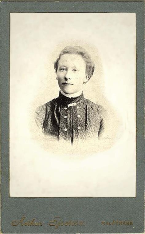 De fick minst ett barn, Gurli Elisabet, f 1916 i Jokkmokk. Familjen flyttade 1926 till Sörfors i Umeå lf där han arbetade som driftverkmästare.