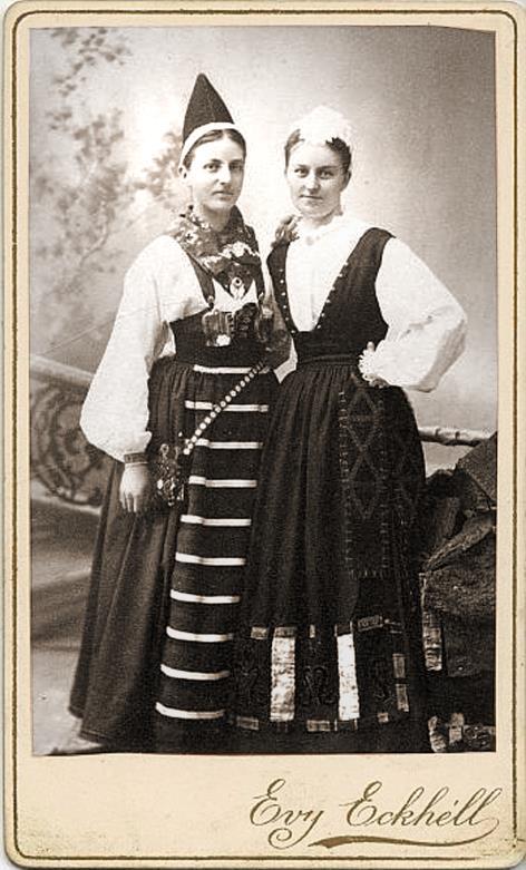 1891 1893 Värends och Rättvikskullorna Ida Vahlroth (1862-1945) f i Hudiksvall och d i Kalmar samt Hildur Söderlund g