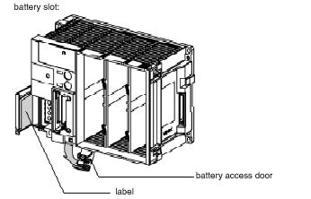 2.2 MICRO Batteriet är placerat på undersidan av PLC och ska bytas ca. vartannat år. En LED på CPU märkt BAT varnar när 10% av batteriet återstår. Batteriet ska bytas med spänning på PLC-n.