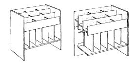 718 Retro bilderboklåda 2 x 3 fack, 1 metallhyllplan med 3 flyttbara avdelare - med vit sockel Låda: B94/92 x H x D. Fack: 16,7 x 29,2, nedre fack H 37.