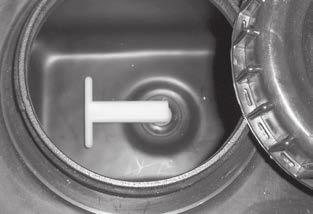 Handhavande Vatten-/Avloppsystem ANVÄNDA VATTENKRANAR 1 Se till att vattenpumpen är aktiverad på manöverpanelen (V). Symbolen för vattenpump ska vara synlig.