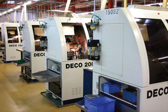 En tredjedel av maskinerna är CNC-svarvar från Tornos. upp snabbare.