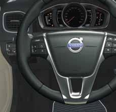 01 Tryck kort på START/STOP ENGINE-knappen motorn stannar. Ta ut fjärrnyckeln ur startlåset. Hur använder jag parkeringsbromsen?