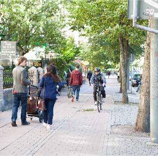 I områdets gränser ansluter de till befintliga gång- och cykelstråk.