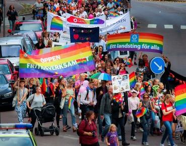 Prideparaden Följande informationen finns på Livlinan: Föreningen Värmland Pride arrangerar en Prideparad och Pridefest i Karlstad lördagen den 9 september.