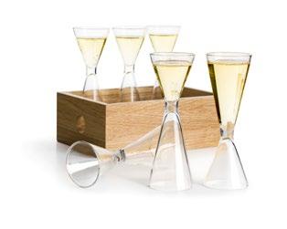 NATURE Oak snapsglas med förvaringslåda 6 st Munblåst glas/ek. Munblåsta snapsglas i förvaringslåda. Glasen är vändbara och ger därmed möjlighet till två olika storlekar på snapsen.