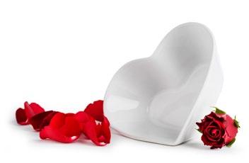 OMTÄNKSAMMA GÅVOR Hjärtskål, vit Stengods. En härlig hjärtformad skål i elegant presentförpackning.