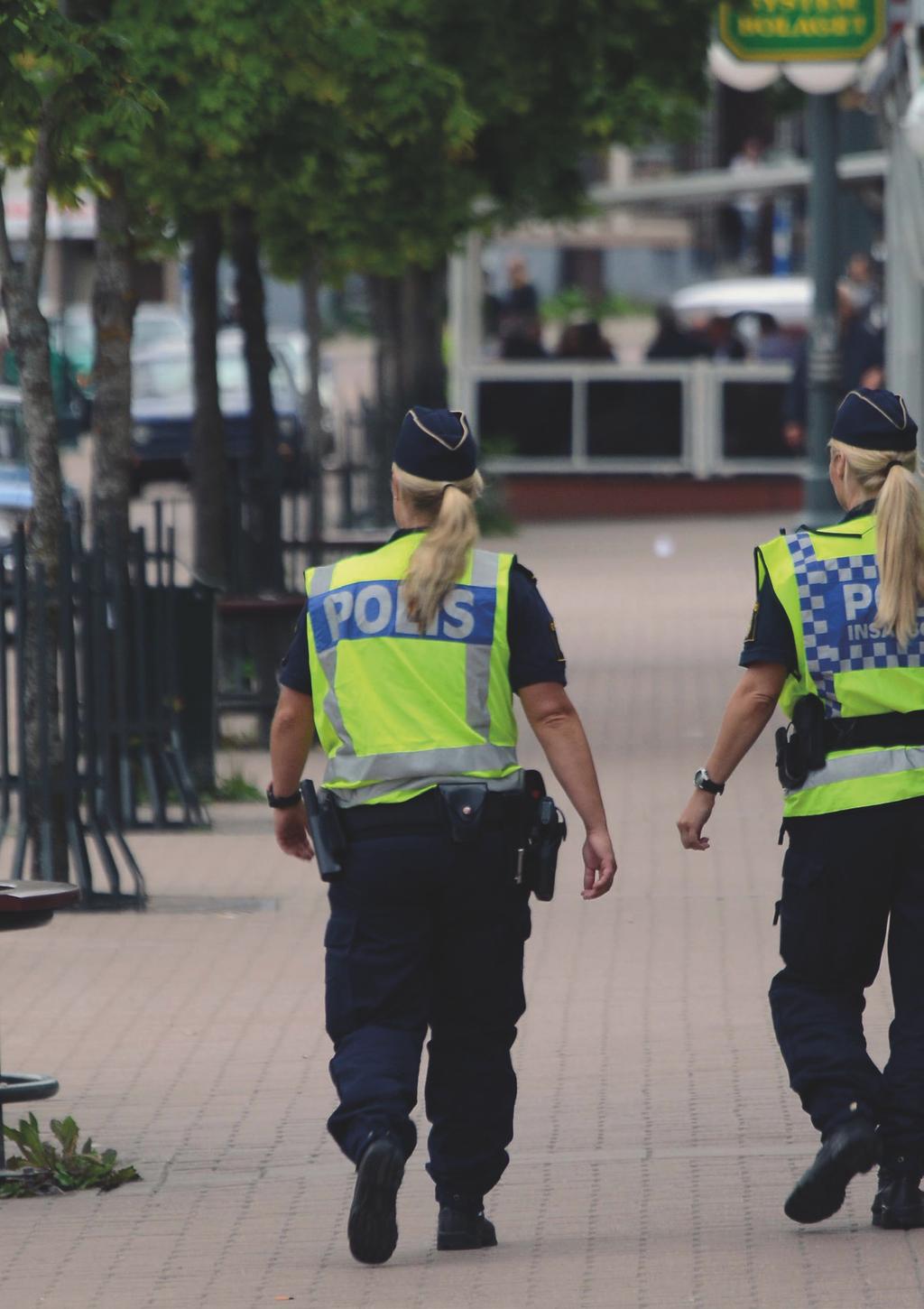 KARLSKRONA HAR FANTASTISKA MÖJLIGHETER I Karlskrona ska alla kunna lita på tryggheten Vi moderater tror på Karlskrona. Vi ser framgångsrika företag som växer och en högskola som är världs ledande.