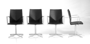 Four Cast XL års garanti Med sitt tydliga och enkla formspråk passar mötesstolen Four Cast XL perfekt in i den eleganta möteslokalen som utstrålar lugn och kvalitet.