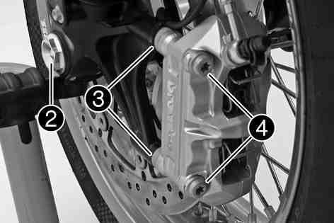13 HJUL, DÄCK 98 Rengör och fetta in hjulaxelns gänga och skruven2. Långtidsfett ( s 179) 601901-11 Lyft in framhjulet i gaffeln, placera det i korrekt läge och sätt i hjulaxeln.