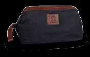 613151 Navy RESVÄSKA Exklusiv resväska med Aluminium skal. Väskan är försedd med kombinationslås med TSA-funktion.