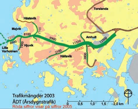 Gång- och cykeltrafik En separat gång- och cykelbana, som är 3-3,5 m bred, löper parallellt med Hjuviksvägen utefter hela dess sträckning.