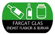 Burkar och flaskor i färgat glas, så som grönt och brunt, slänger du här. Ofärgat glas sorteras i eget fack. Förpackningarna ska vara tomma och du lägger dem löst i kärlet.