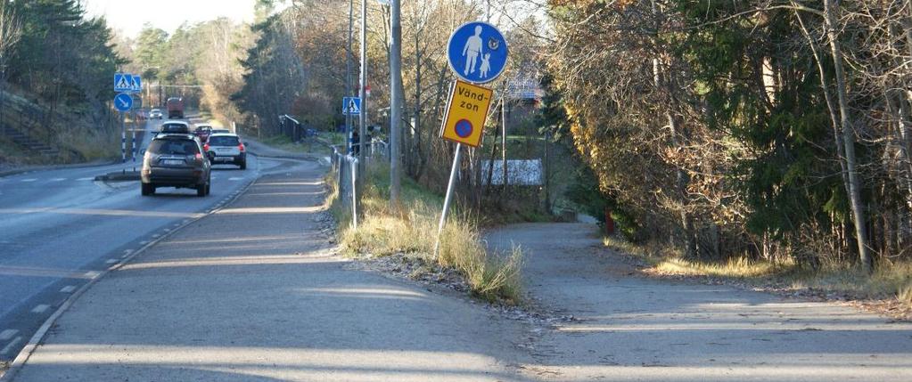 Cykelbana bakom busshållplats i Värmdö, Skärgårdsvägen Utrymmesbehov För att gång och cykel ska kunna utgöra snabba och bekväma färdmedelsalternativ krävs tillräckligt breda gång- och cykelbanor.