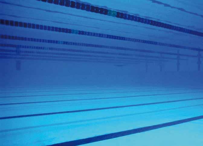 Pär började simma i Karlstad som 10-åring, flyttade därefter till Trollhättan där han fortsatte att simma. 2003 och 2006 röstades Pär fram som årets simidrottstränare i Sverige.