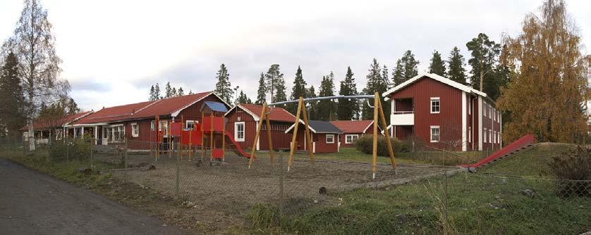 FÖRUTSÄTTNINGAR OCH FÖRÄNDRINGAR UTSTÄLLNINGSHANDLING 2010-12-17 Befintlig bebyggelse Området ligger i byn och gränsar till bostadsbebyggelse i väster och sydost.