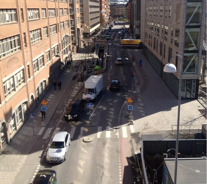 Sida 4 (12) Torsgatan söderut från Barnhusbron Angöring och parkering på gatan behålls på den västra sidan.