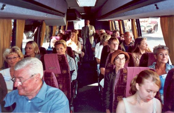 Efter föreningsmötet fortsatte dagens program med en rundtur för att beskåda Åbo. Icke mindre än 42 personer deltog i bussturen som startade från hållplatsen mittemot Svenska Klubben.