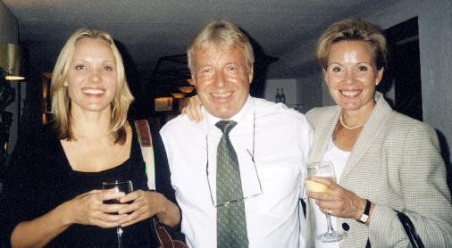 Hamburger Börs nattklubb hade valts av åtskilliga grupper som mötesplats för "nachspiel" och det spordes på stan att här lär Rami och Ramis dotter Riitta med Rafael och Harri Stenberg ha diskuterat