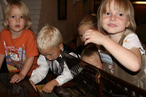 Ordet, initierat av Karolina Anitasdottir, Markus Thoreson och Jaakko Eeroson (Weuro), hade spritt sig vitt och brett bland ungdomen Sourander angående deras egen nahare och resultatet var av allt