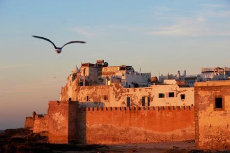 Längs Atlantkusten Taghazout - Essaouira (150 km 3 tim) Dagen börjar med strövtåg på stranden där även fiskebåtar