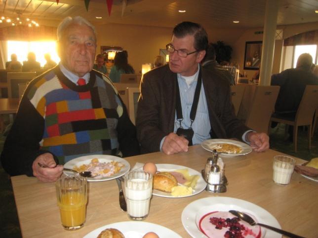 Frukost serverades