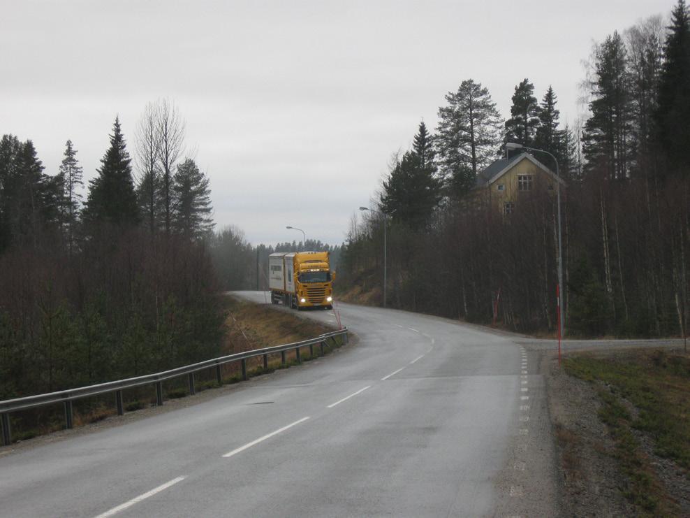 Belysning intill vägen inne