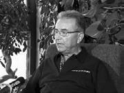 moderna vivo KOMUNISMO Murdoj memorigitaj Hamza Kazazi, filo de unu el tiuj pafmortigitaj post la kolapso de la postriba ribelo, parolas pri sia patro.
