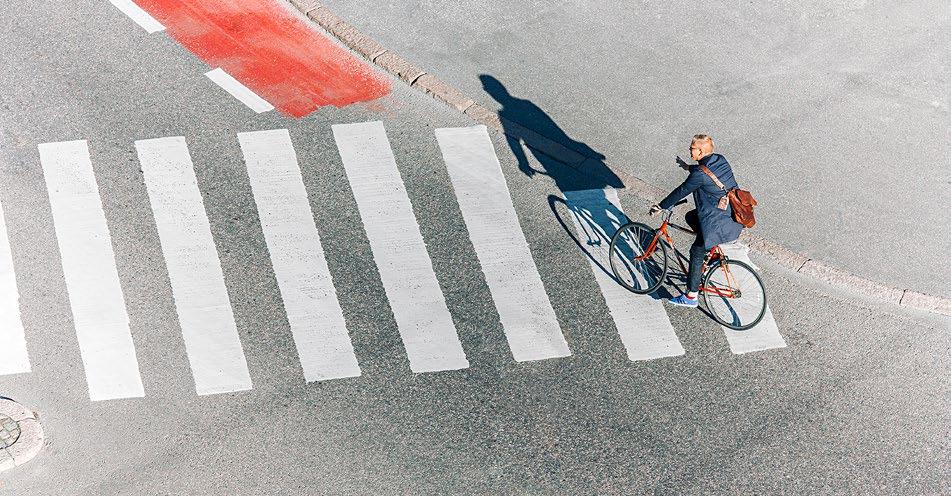 Målet är att 15 procent av alla resor ska ske med cykel år 2020. de gator där det ur trafiksäkerhetssynpunkt är bättre att köra långsammare än den nu tillåtna hastigheten.